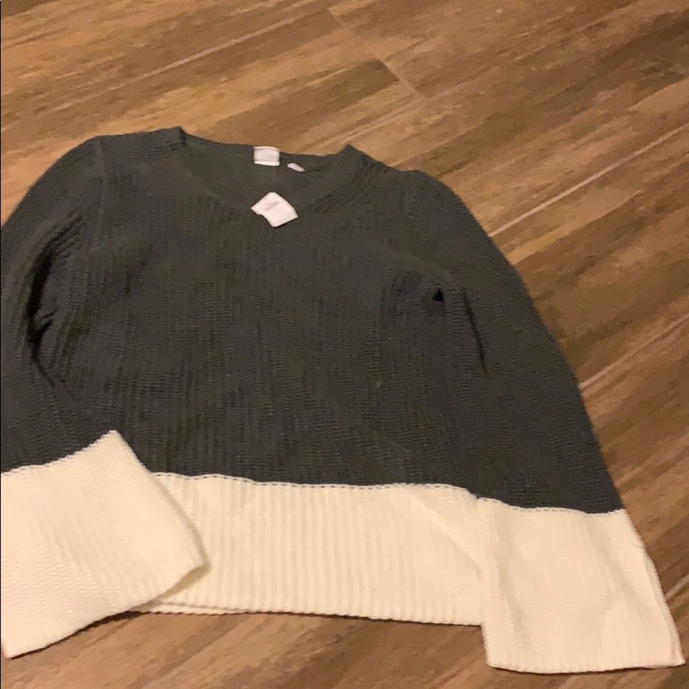 Gap bell sleeve sweater NWT